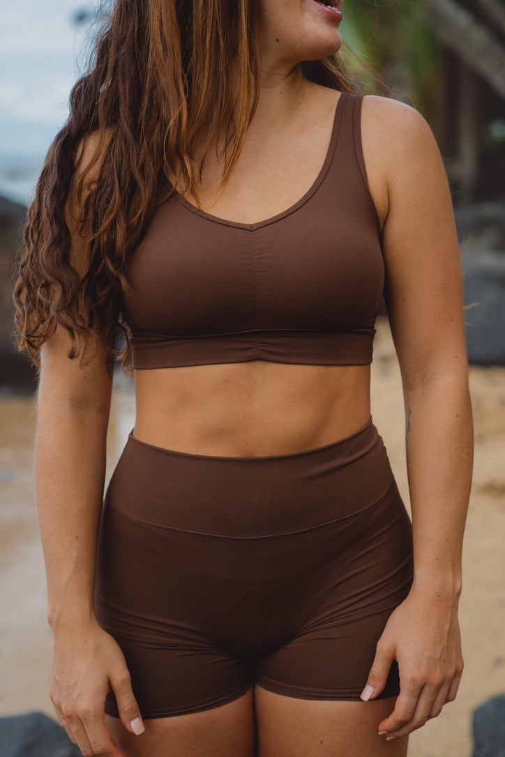 The PILI Scrunch Top - DARK ROAST