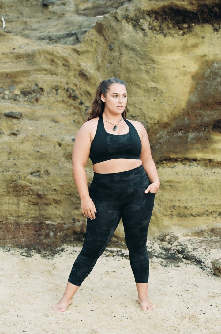 The ALETHEA Color-block Sports Bra - LAVA ROCK CAMO x IWA BLACK