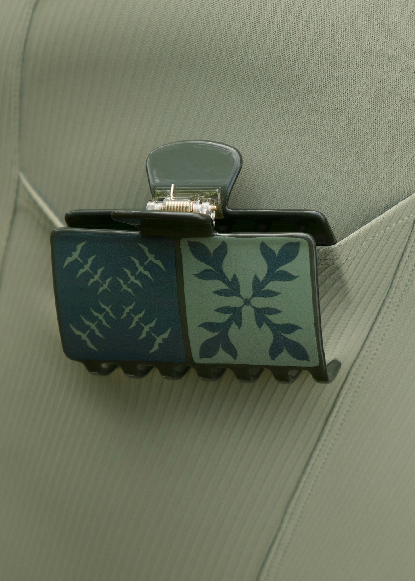 Medium 2-TILE Claw Clip - GREEN 'IWA KUIKI