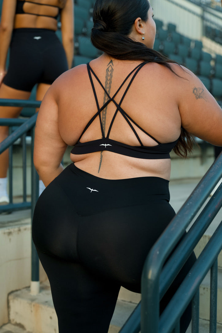 The HILO Sports Bra - ʻIWA BLACK